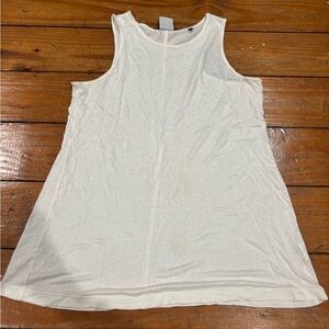 (1004) CABI WHITE TANK